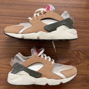 Stussy x Air Huarache LE 'Desert Oak' 2021